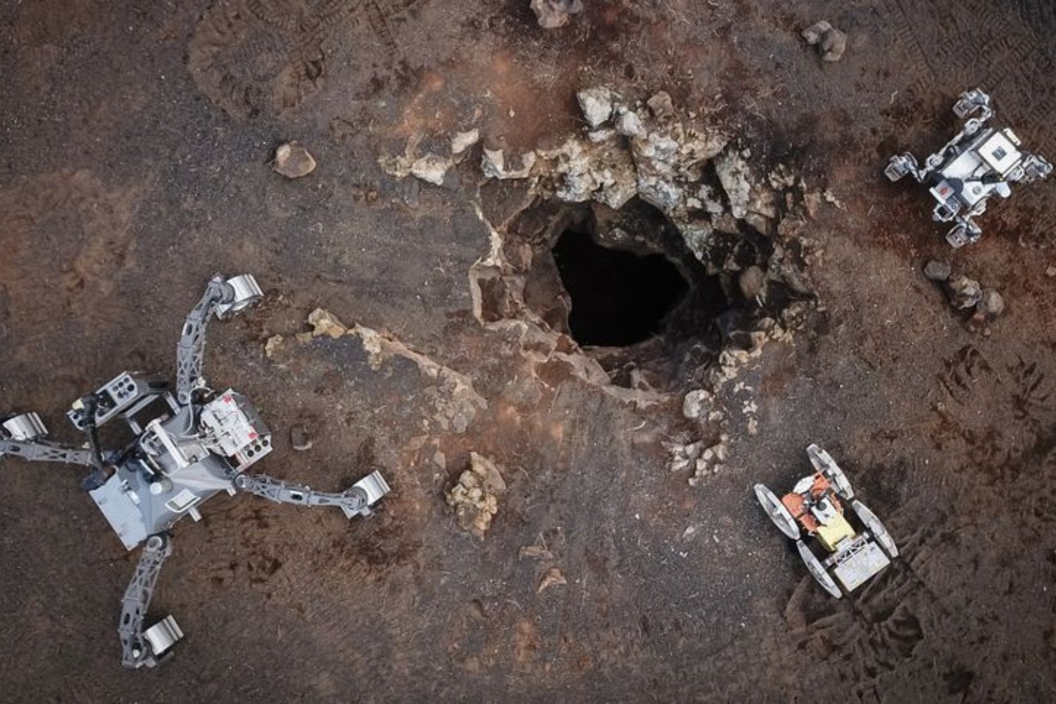 La próxima gran frontera espacial podría no estar sobre la Luna, sino debajo de ella. Europa ya ensayó en Lanzarote cómo enviar robots a un mundo donde ningún astronauta debería entrar primero