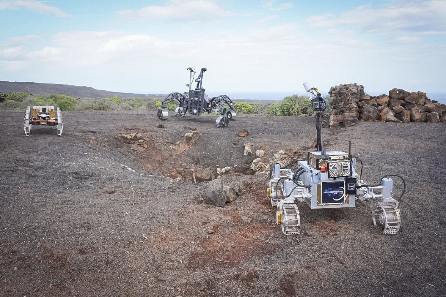 La próxima gran frontera espacial podría no estar sobre la Luna, sino debajo de ella. Europa ya ensayó en Lanzarote cómo enviar robots a un mundo donde ningún astronauta debería entrar primero