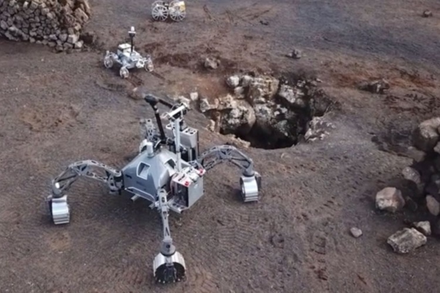 La próxima gran frontera espacial podría no estar sobre la Luna, sino debajo de ella. Europa ya ensayó en Lanzarote cómo enviar robots a un mundo donde ningún astronauta debería entrar primero