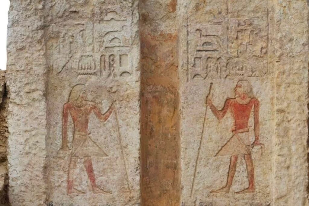 Egipto acaba de encontrar la tumba del hombre que guardaba los secretos del faraón. Tras una puerta falsa, había tres sarcófagos que nadie había abierto en 4.500 años