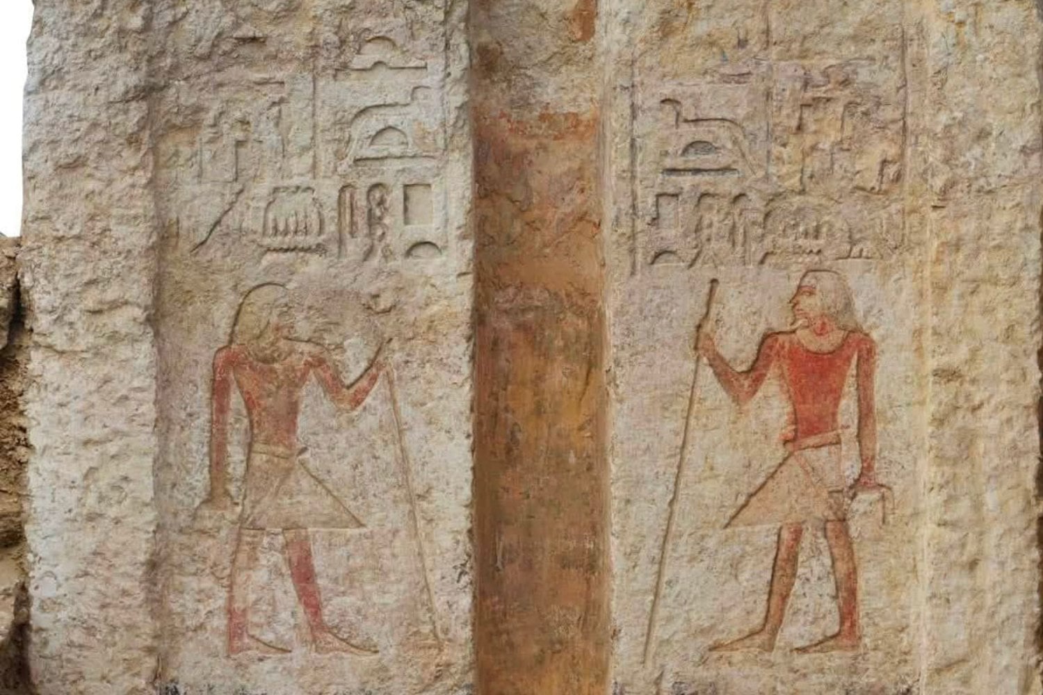 Egipto acaba de encontrar la tumba del hombre que guardaba los secretos del faraón. Tras una puerta falsa, había tres sarcófagos que nadie había abierto en 4.500 años