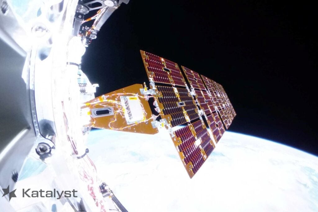 NASA tenía una última oportunidad para salvar un telescopio de 22 años antes de que cayera a la Tierra. La nave llegó a solo 15 kilómetros y tuvo que rendirse