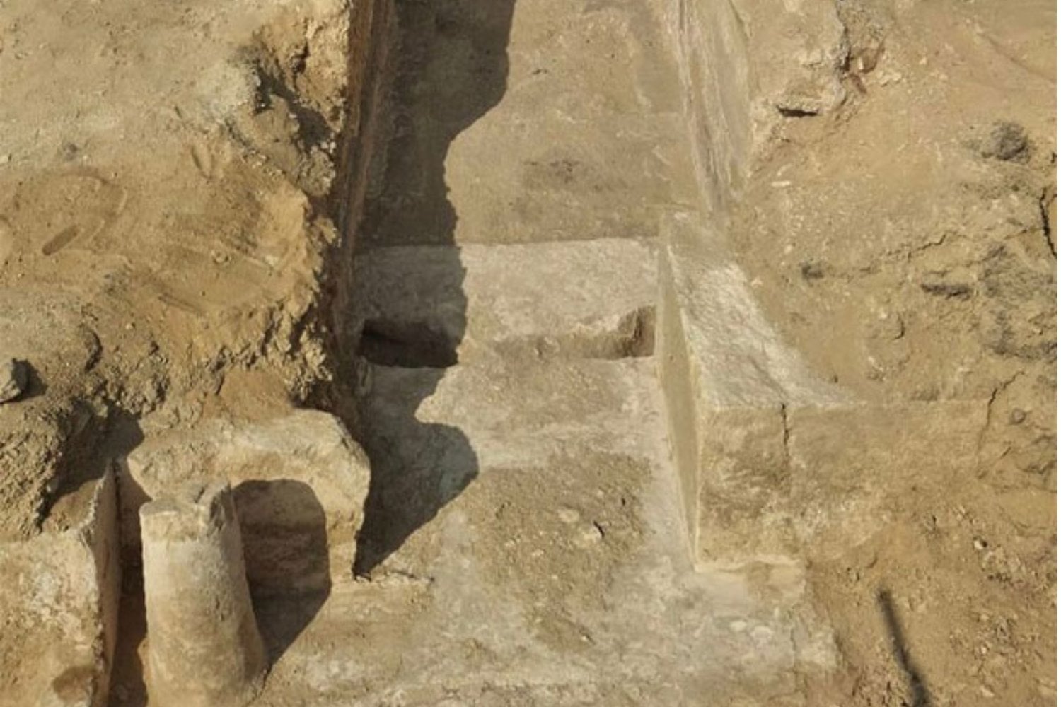 Egipto acaba de encontrar la tumba del hombre que guardaba los secretos del faraón. Tras una puerta falsa, había tres sarcófagos que nadie había abierto en 4.500 años