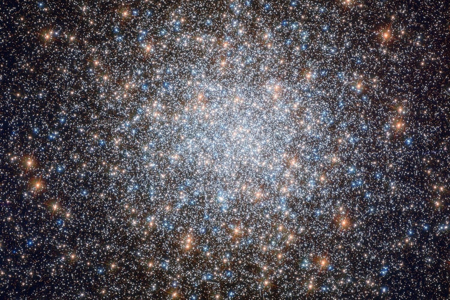 En el corazón de la Vía Láctea hay estrellas que cuentan otra historia. Hubble acaba de descubrir de dónde llegaron hace casi 12.000 millones de años