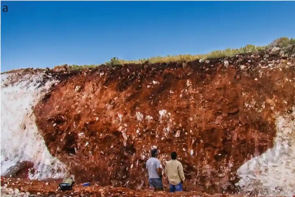 Antes de que alguien pensara en cocer una vasija, una ola de incendios pudo hacerlo por accidente: hace 9.500 años el fuego transformó la arcilla del valle del Jordán y quizá enseñó a aquellas comunidades a fabricar cerámica