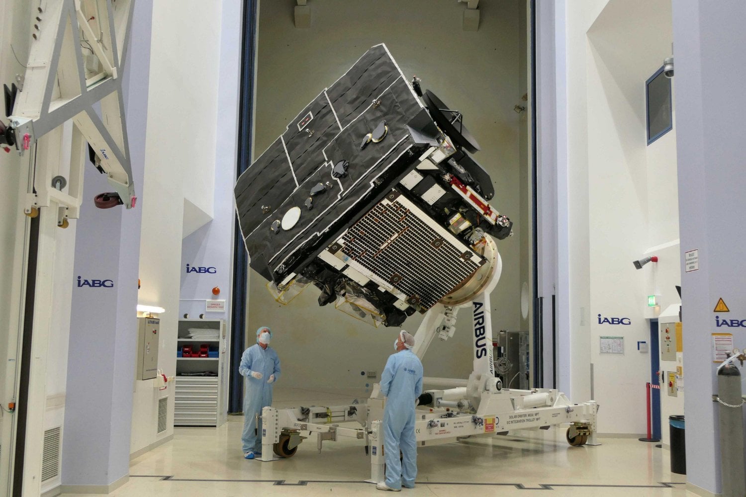 Solar Orbiter atravesó una frontera invisible dentro de la órbita de Mercurio y vio caer un 72% la proporción de hierro. Esa cicatriz química puede revelar cómo nace el viento solar que alimenta auroras y amenaza satélites