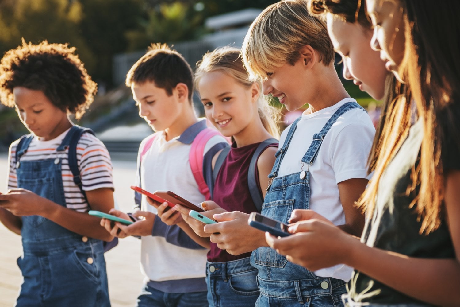 Tener un smartphone propio a los 12 años se asocia con más síntomas de trastornos alimentarios a los 14. El problema parece ir mucho más allá del tiempo de pantalla
