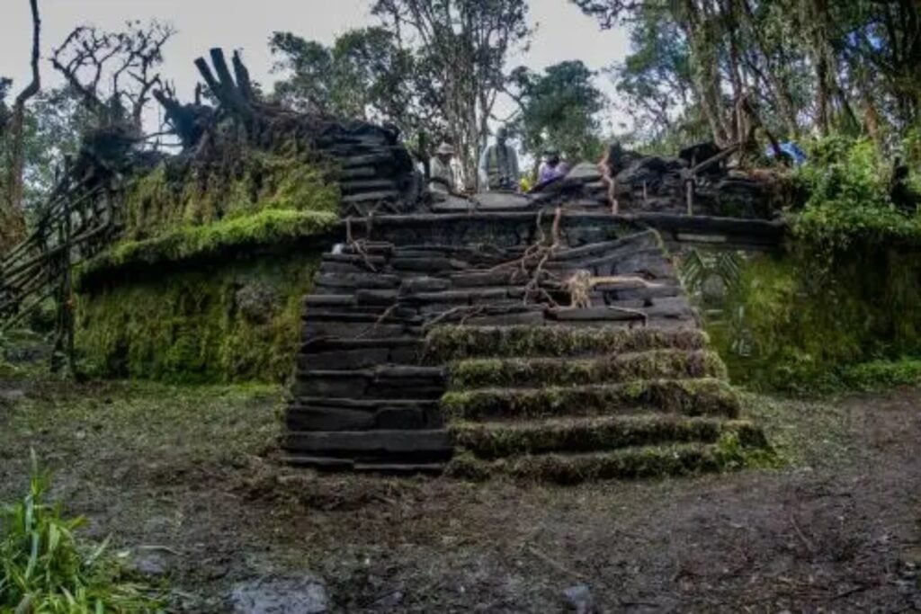En 1963, unos pobladores se abrieron paso por la selva peruana y encontraron una ciudad de piedra. 60 años después, sabemos que apenas habían visto una parte