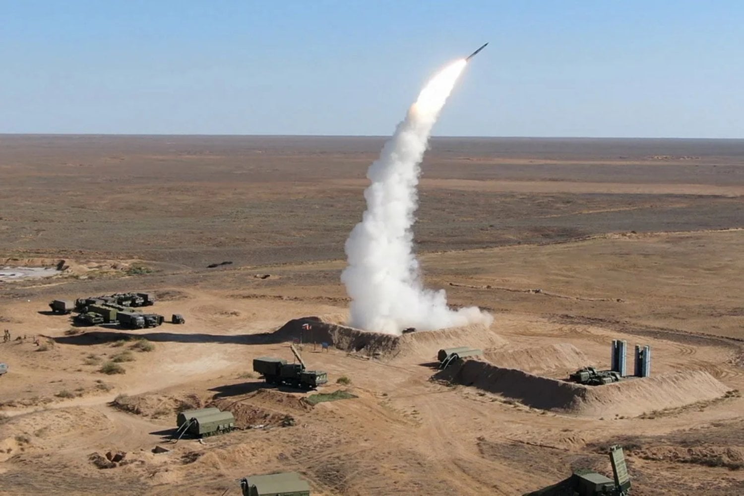 India ya compró cinco S-400 a Rusia, pero ahora quiere duplicar el escudo que vigila a China y Pakistán. La operación puede superar los 50.000 crore y atarla a Moscú durante décadas