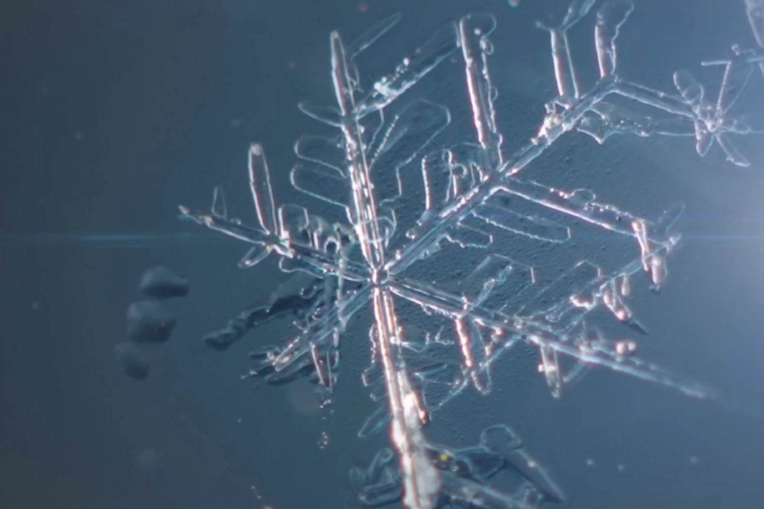 Científicos crean una nueva forma de hielo a más de 2.000 grados que podría existir dentro de Urano y Neptuno