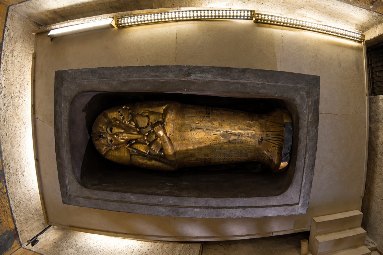 Una cámara oculta junto a la tumba de Tutankamón podría reavivar el misterio de Nefertiti