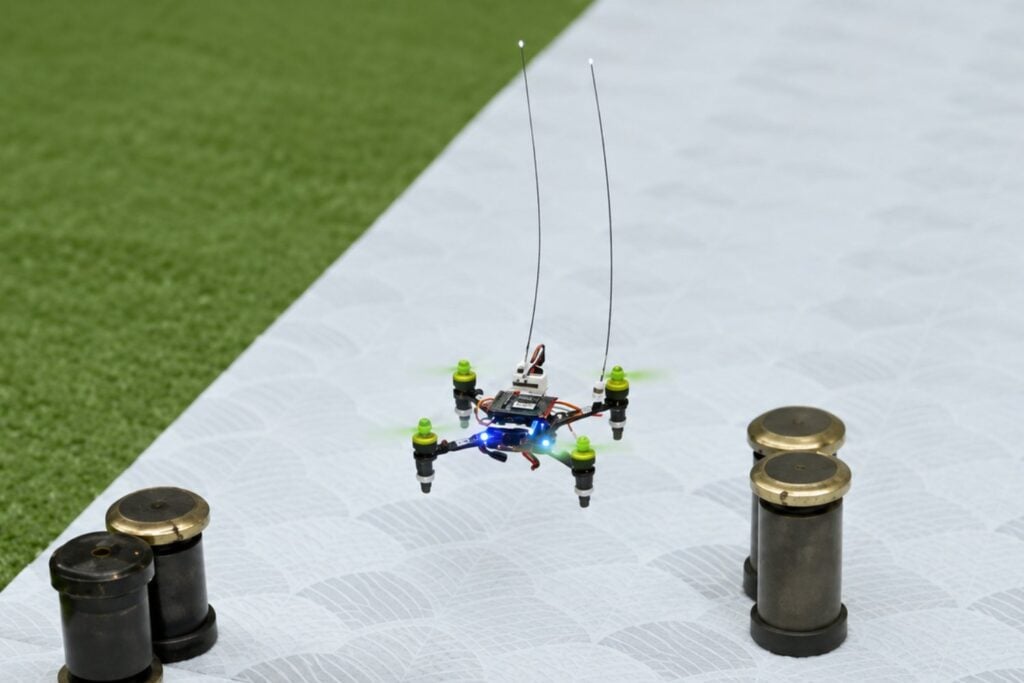 Crean un dron con bigotes artificiales capaz de orientarse en la oscuridad