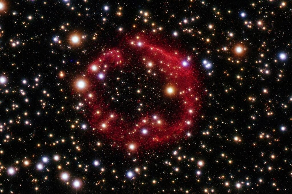 Astrónomos siguen en tiempo real la transformación de una estrella que “volvió a la vida”