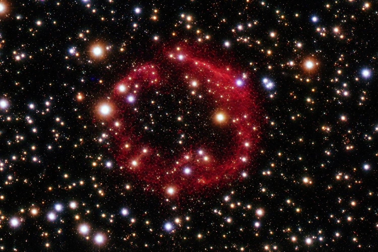 Astrónomos siguen en tiempo real la transformación de una estrella que “volvió a la vida”