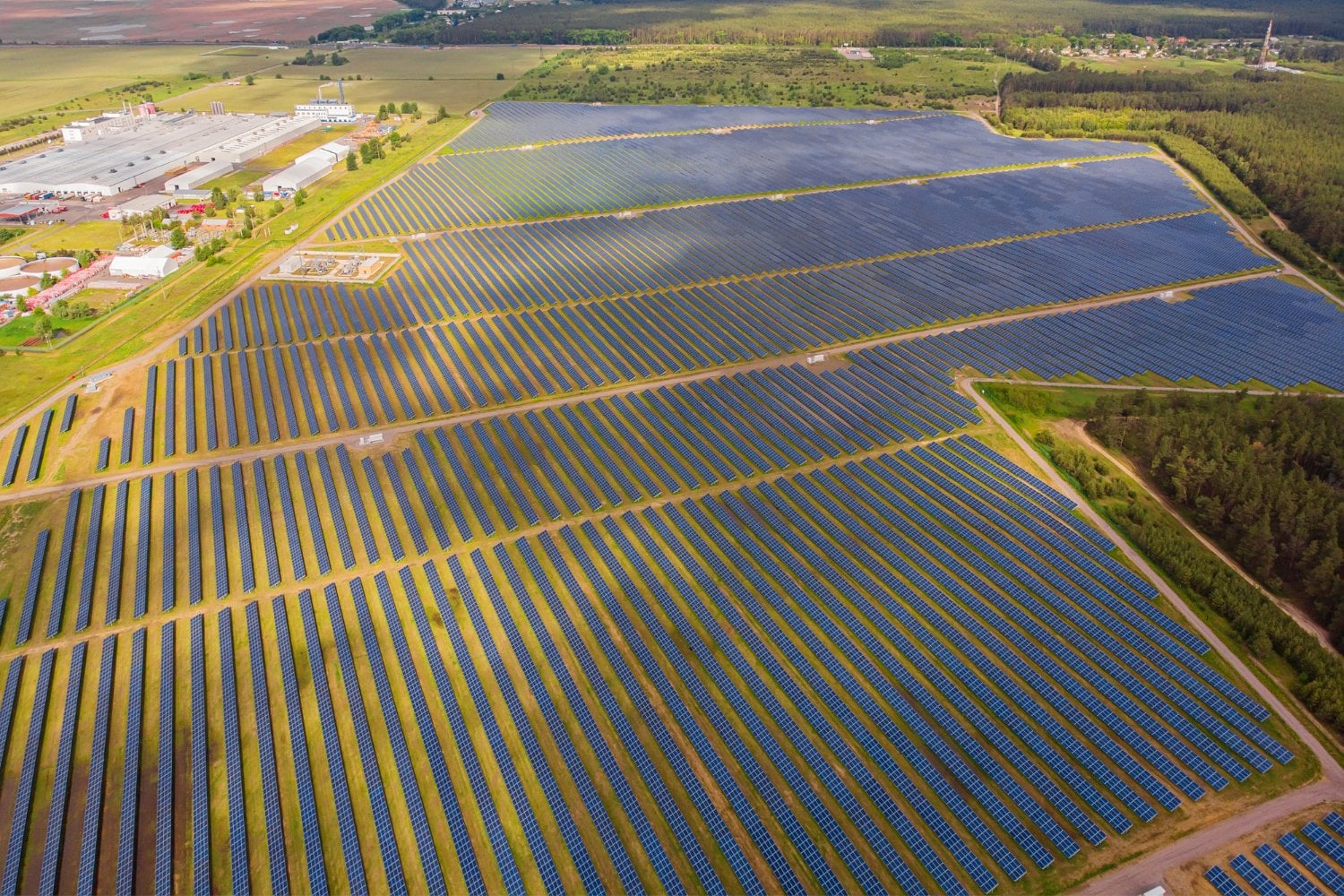 España encabeza el boom solar y eólico que transforma el Mediterráneo