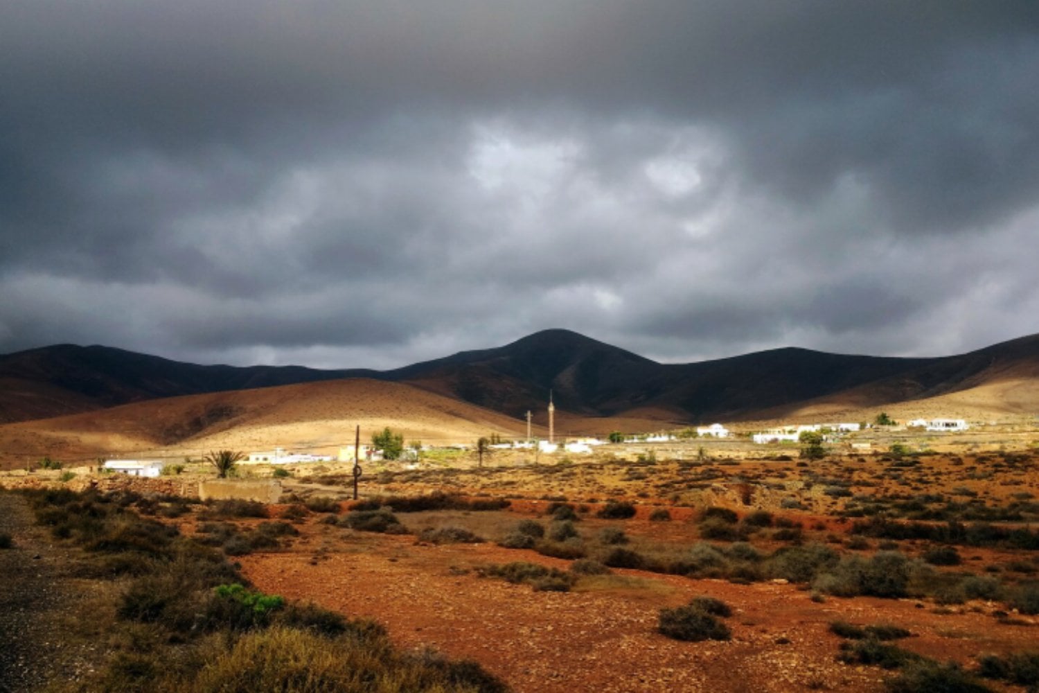 España necesita que llueva tras un verano extremo. El problema es que no sirve cualquier lluvia)