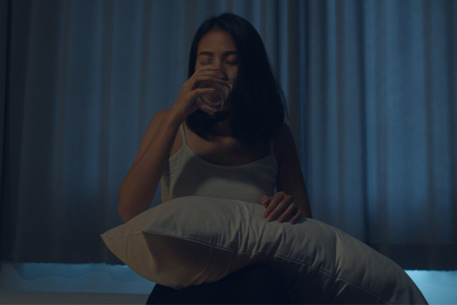 Si te levantas varias veces a orinar de noche, esto es lo que puede significar