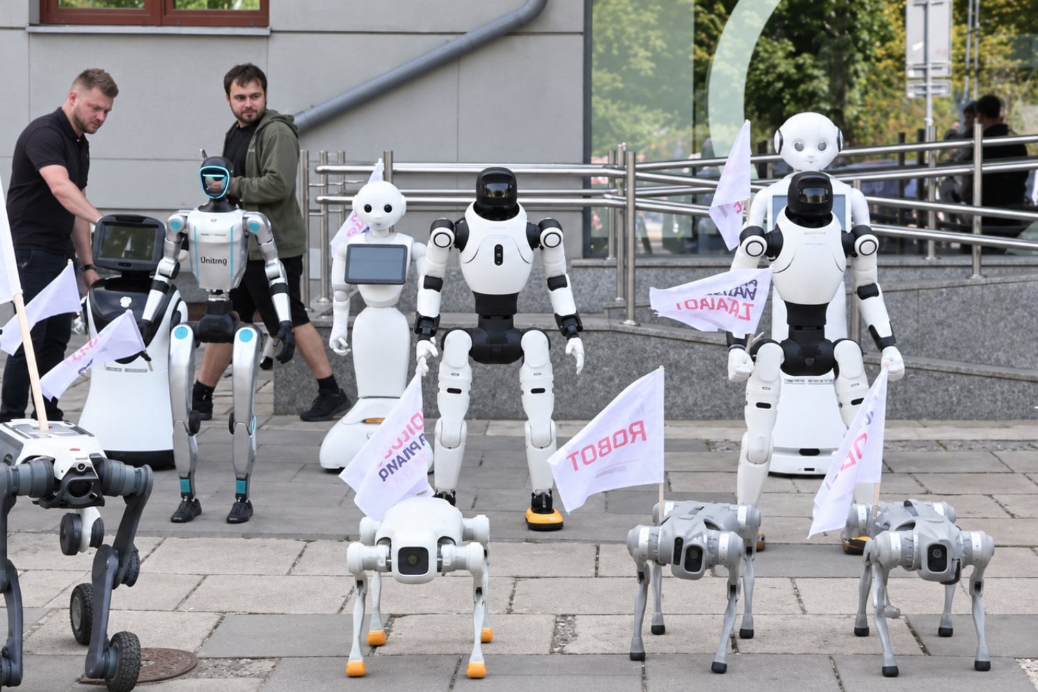 Robots humanoides y cuadrúpedos “protestan” en Varsovia para exigir límites a la inteligencia artificial