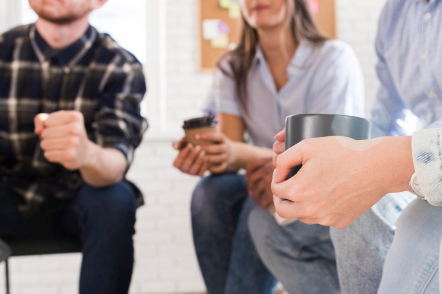 Imitar los gestos de otra persona puede fortalecer el vínculo social, según la psicología