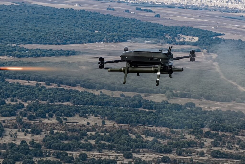 China mostró un microdron armado que puede lanzarse desde un lanzagranadas y entrar en espacios reducidos