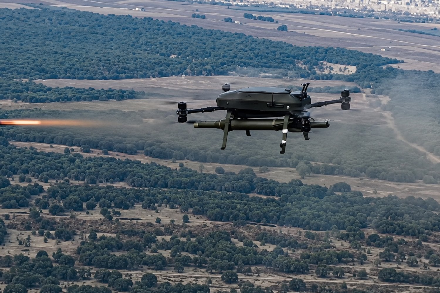 China mostró un microdron armado que puede lanzarse desde un lanzagranadas y entrar en espacios reducidos