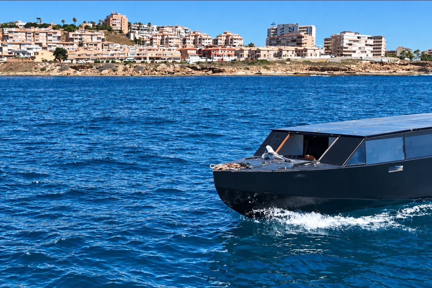 Un barco solar completa 5.500 kilómetros sin usar combustible fósil