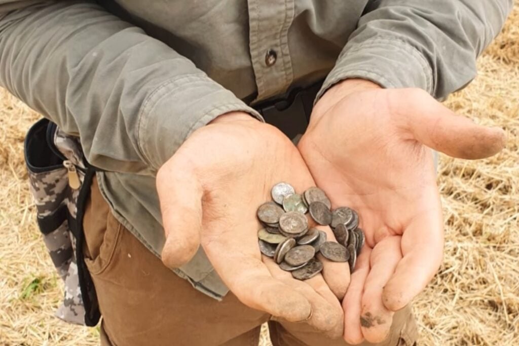 ¿Quién escondió 15.000 monedas romanas en Gales y por qué nunca volvió?