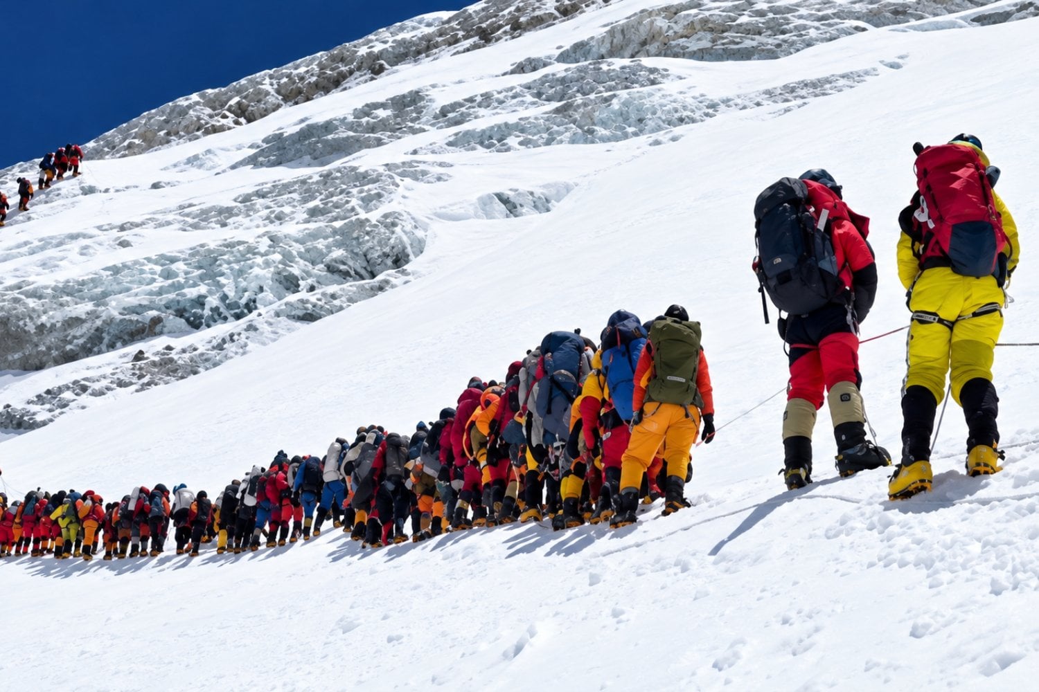 El cambio climático derrite el Everest, pero el turismo masivo puede estar acelerando el proceso
