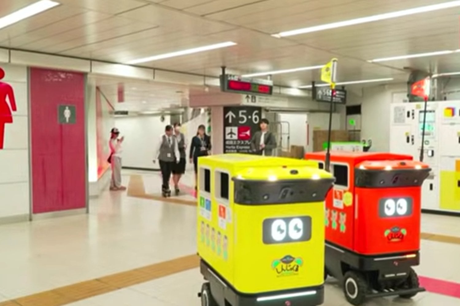 Tokio prueba robots que recogen basura entre 2,7 millones de pasajeros en la estación más transitada del mundo