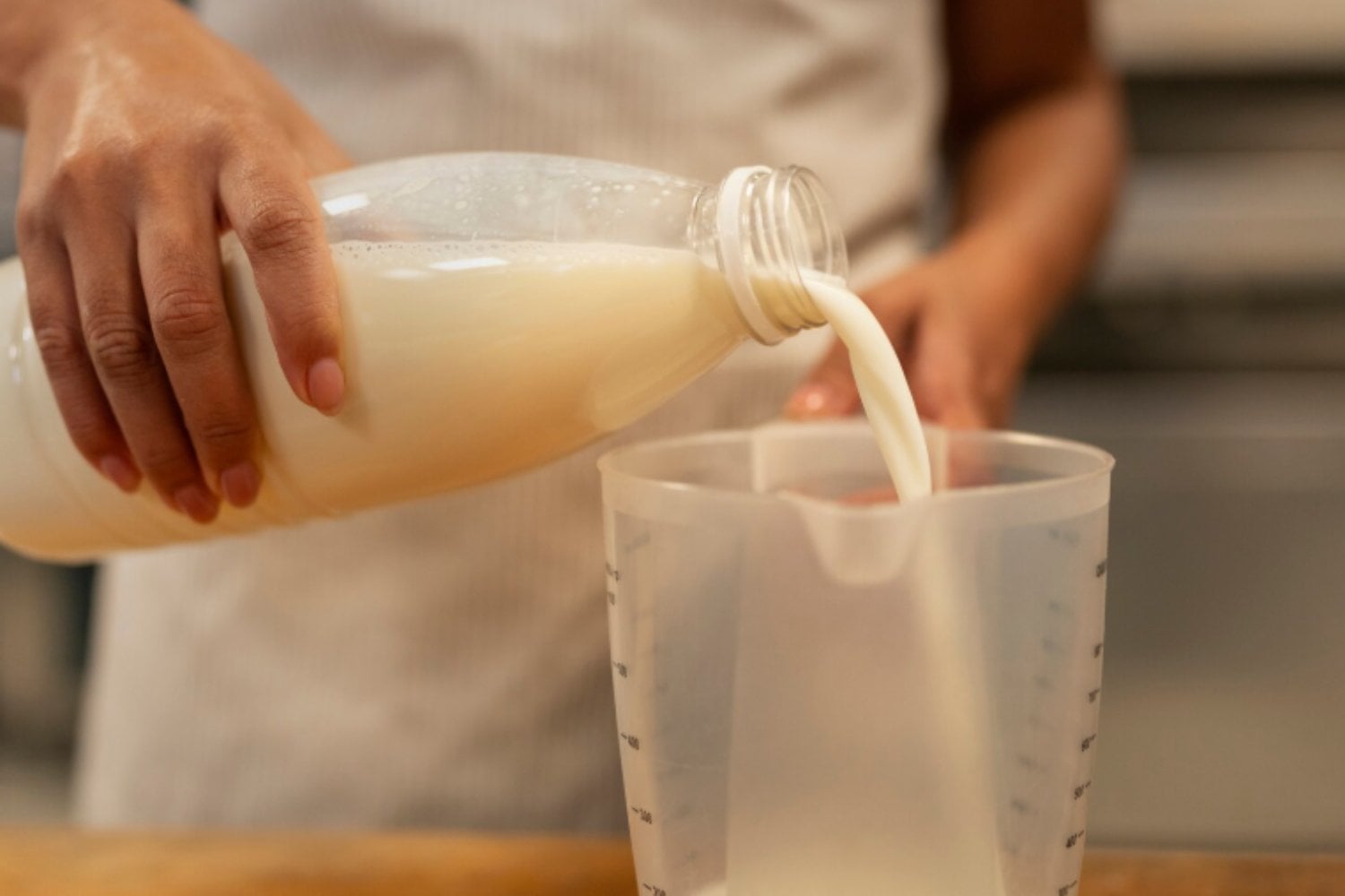La leche de vaca no siempre fue un alimento cotidiano: así pasó de ser marginal a ocupar un lugar central en la dieta