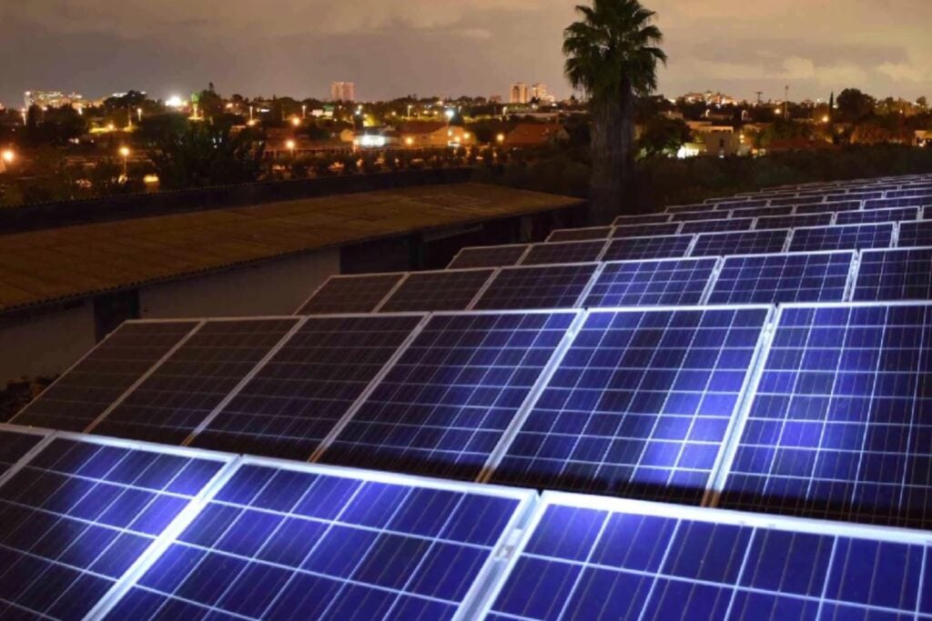 El problema de la energía solar siempre ha sido la noche. Una empresa quiere solucionarlo poniendo los paneles en el espacio