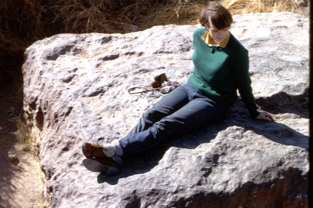 Meteorito Hoba Mujer Sentada