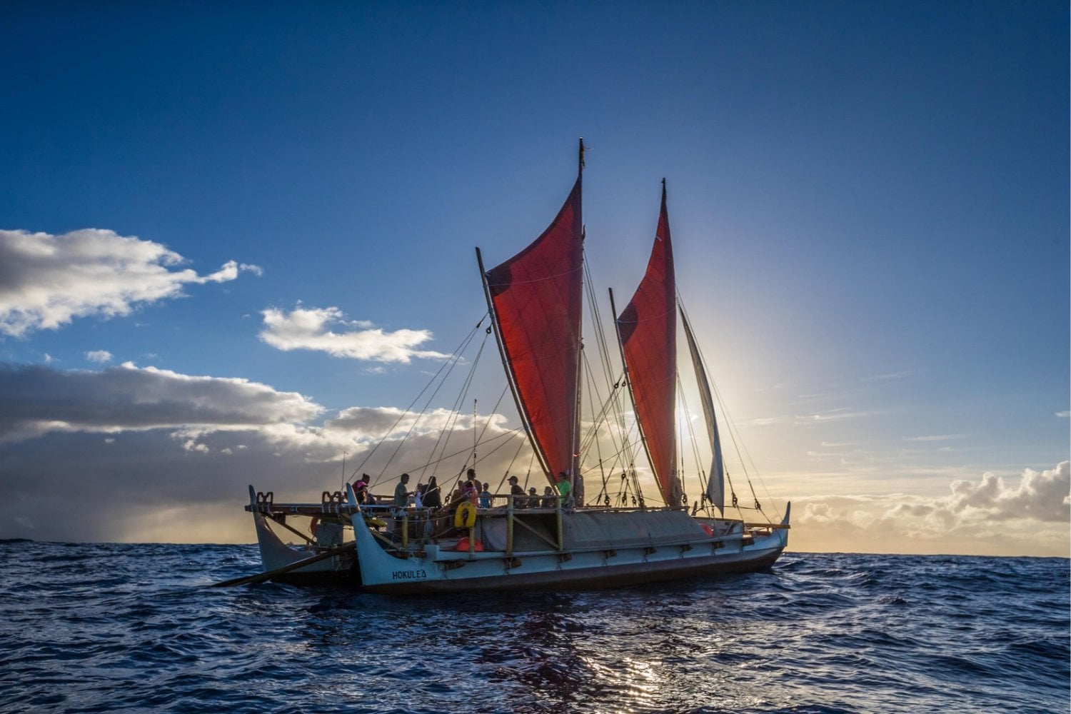 Rapa Nui y Hawái están separadas por 7.000 kilómetros de océano. Un estudio del ADN acaba de revelar un vínculo inesperado entre sus primeros habitantes