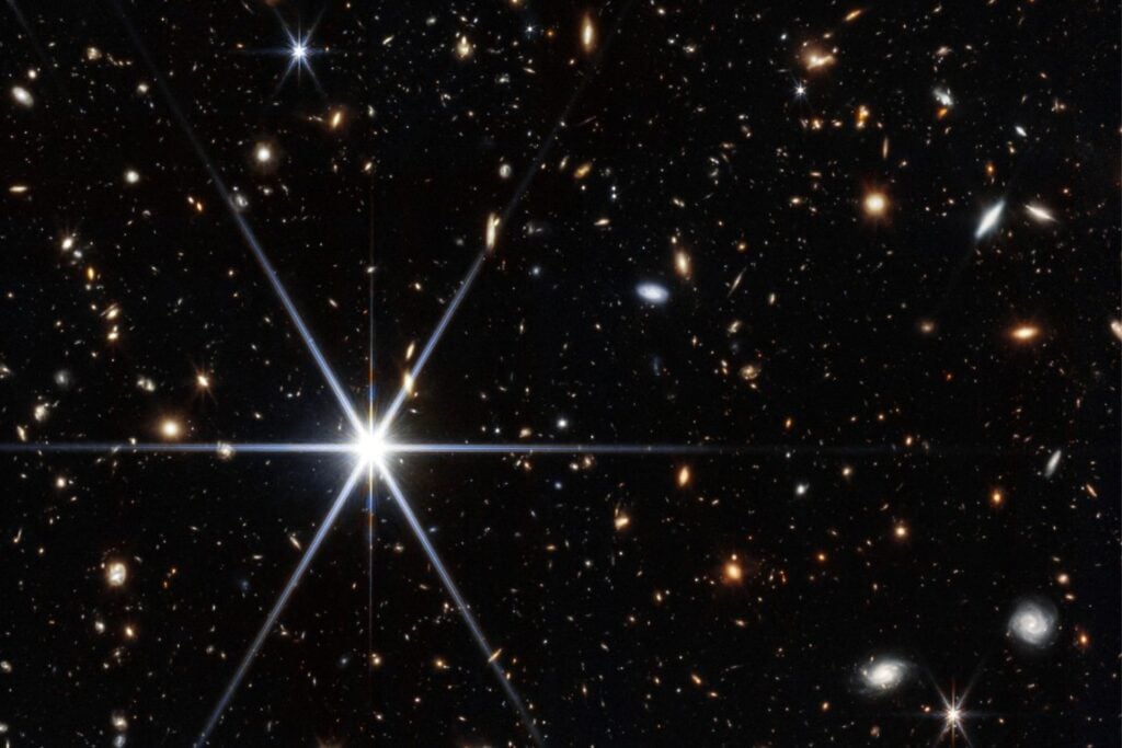 Una señal de radio cruzó el universo durante casi 11.000 millones de años hasta llegar a la Tierra. Lo que encontraron en su origen desconcertó a los astrónomos
