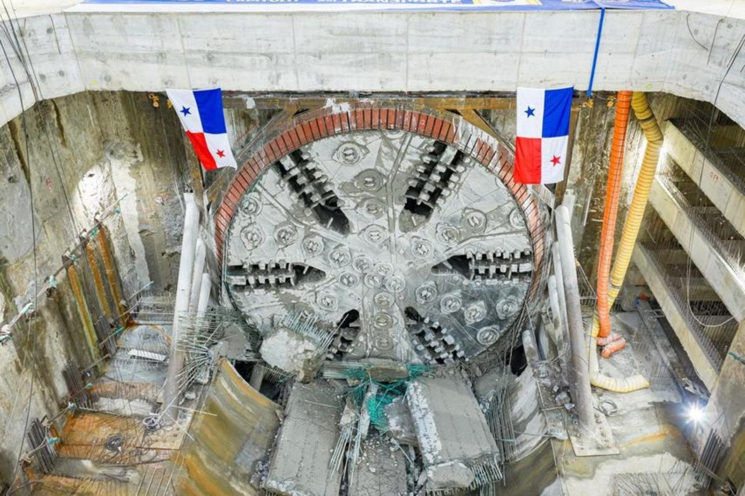 Una máquina gigantesca acaba de perforar las entrañas del Canal de Panamá. Lo que consiguió a 65 metros de profundidad es una hazaña de ingeniería