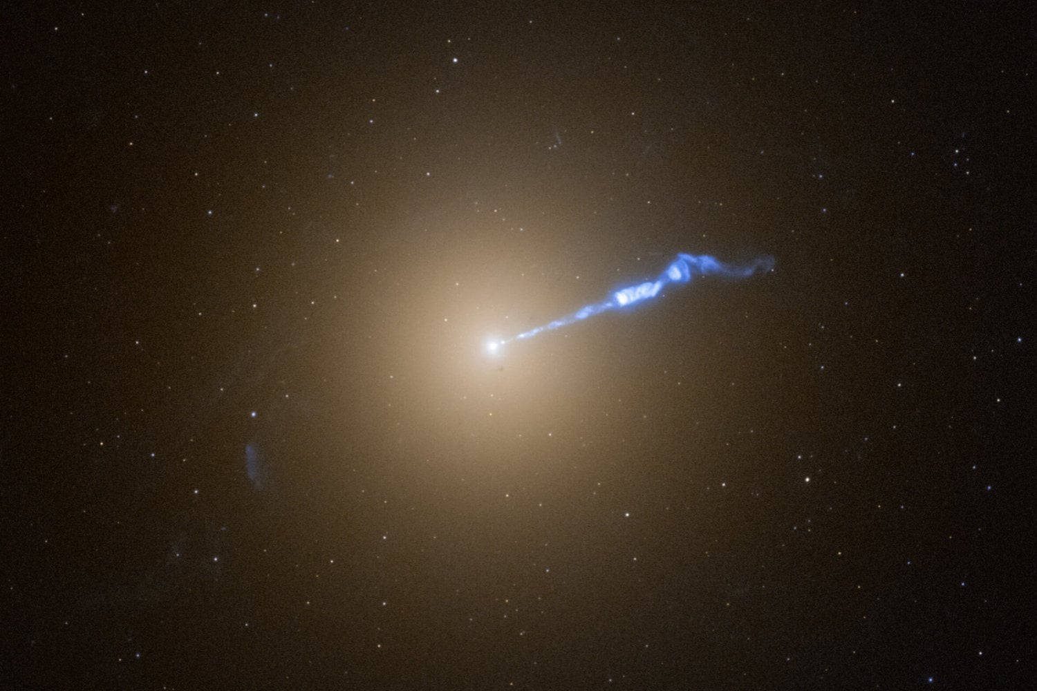 Los agujeros negros pueden tener masas millones de veces diferentes. Los astrónomos acaban de descubrir que todos parecen obedecer la misma regla
