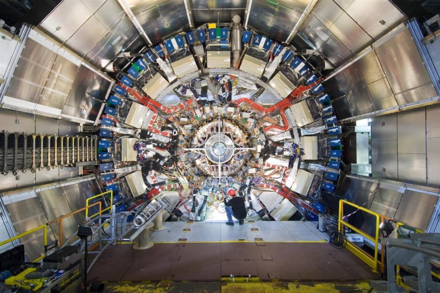 El CERN ha encontrado entrelazamiento cuántico en una partícula virtual que no puede observarse directamente. Y eso plantea una pregunta fascinante sobre la realidad