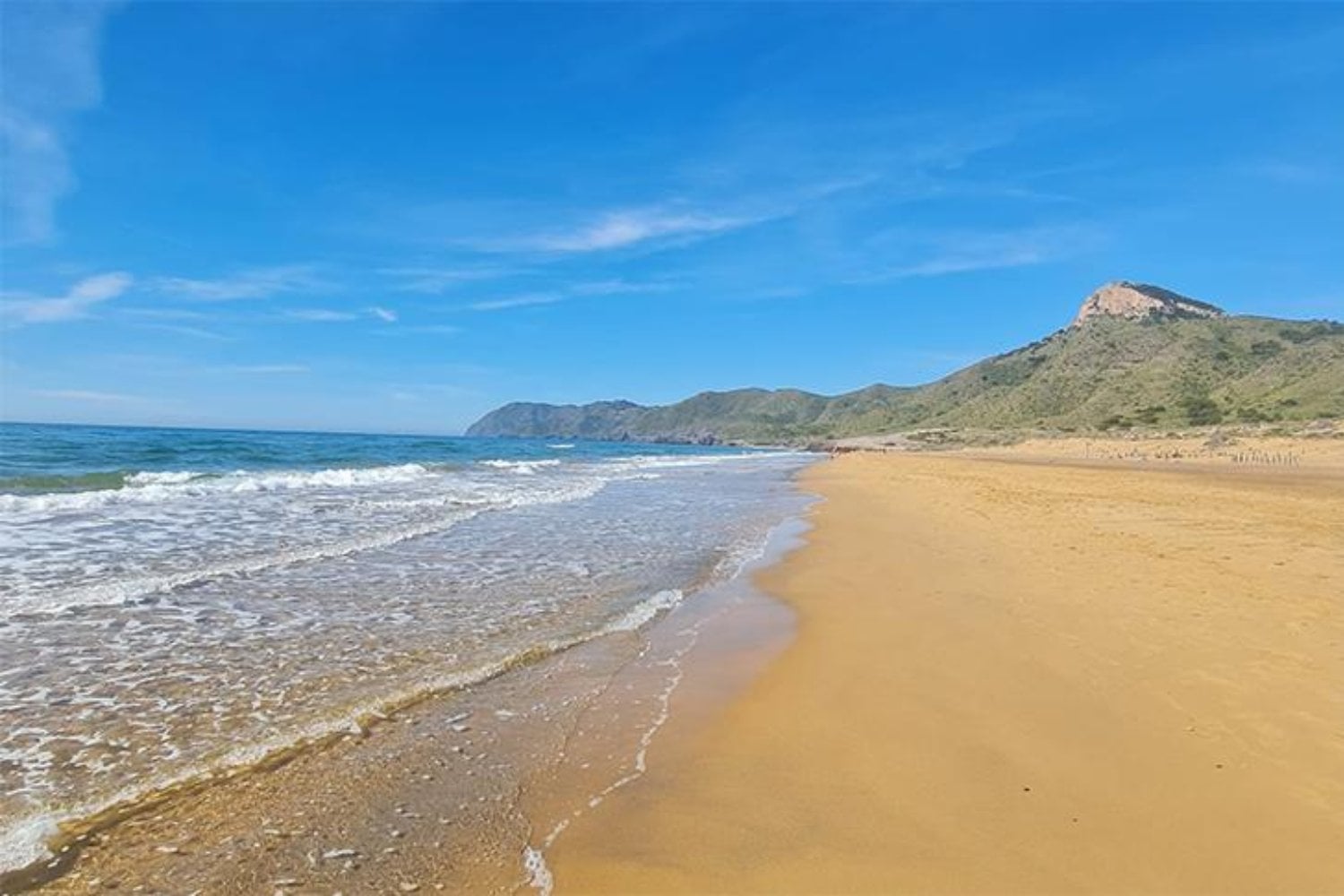 España tiene un rincón junto al Mediterráneo donde puedes vivir sin pagar alquiler. Solo piden 15 horas de trabajo a la semana, pero hay condiciones que conviene conocer