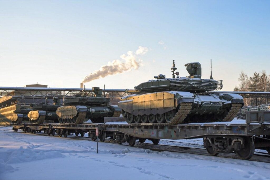 Rusia vació sus depósitos de tanques durante la guerra de Ucrania. Nuevas imágenes satelitales revelan que está volviendo a llenarlos cerca de la OTAN