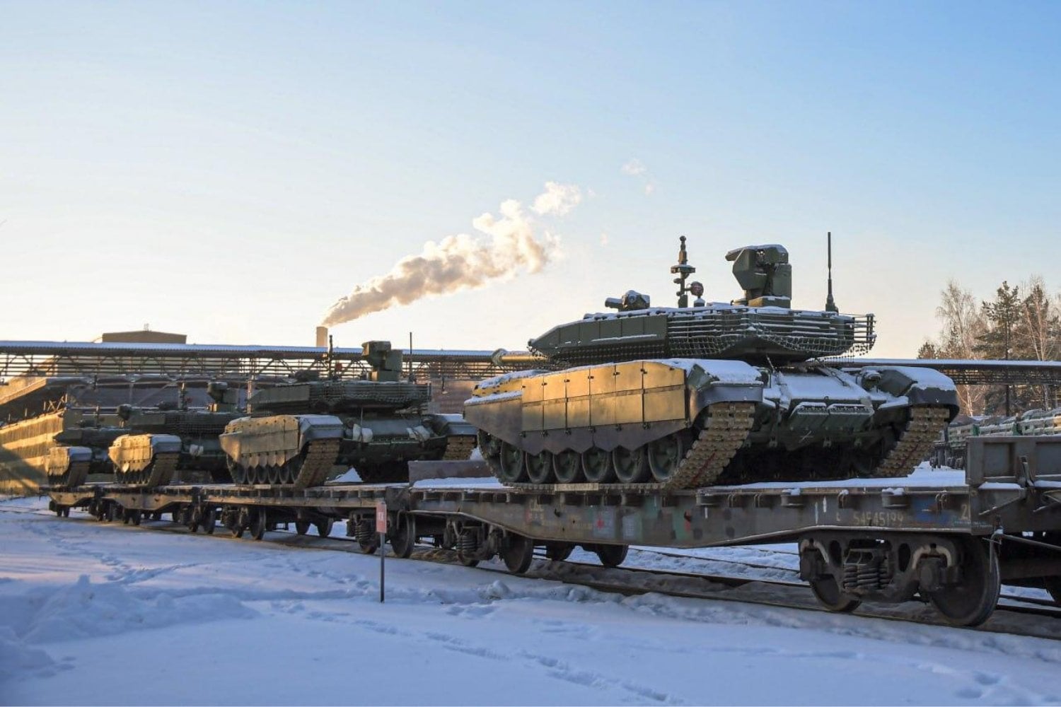 Rusia vació sus depósitos de tanques durante la guerra de Ucrania. Nuevas imágenes satelitales revelan que está volviendo a llenarlos cerca de la OTAN