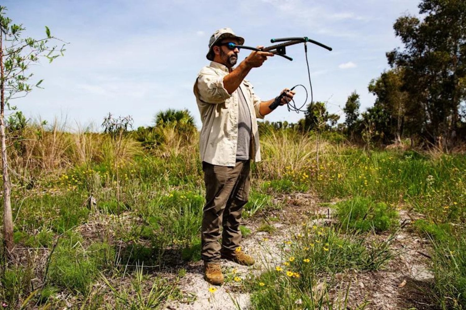 Florida lleva años intentando eliminar una plaga de serpientes gigantes. Ahora ha liberado una pitón de casi cinco metros para combatirlas