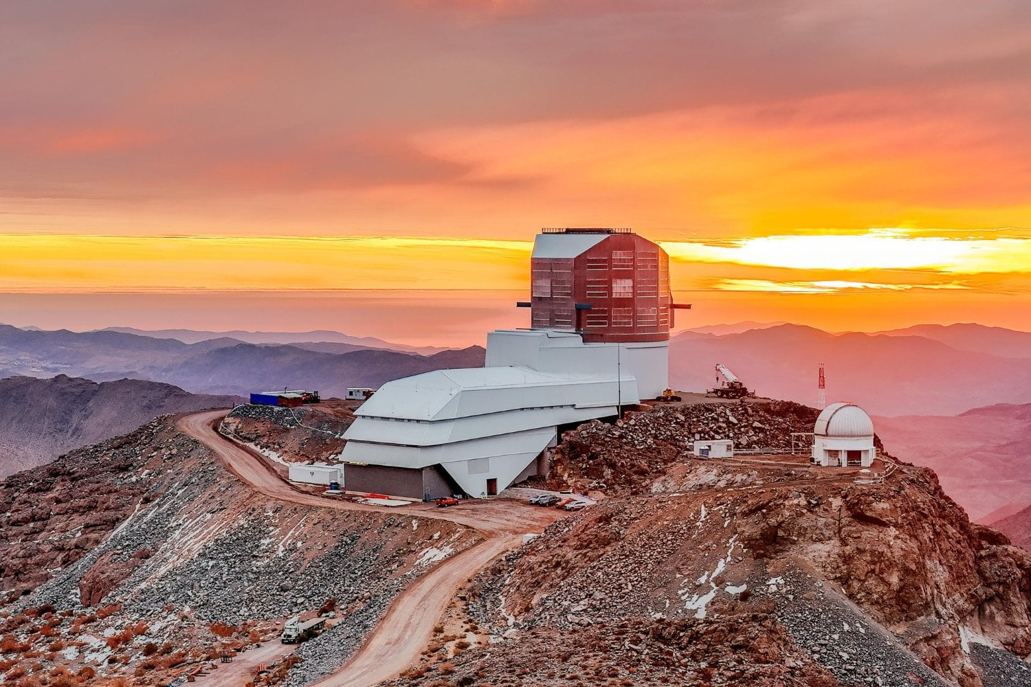 Un telescopio en Chile descubrió un mundo de hasta 1.500 kilómetros que llevaba años oculto más allá de Plutón. Ahora podría cambiar la lista de planetas del sistema solar