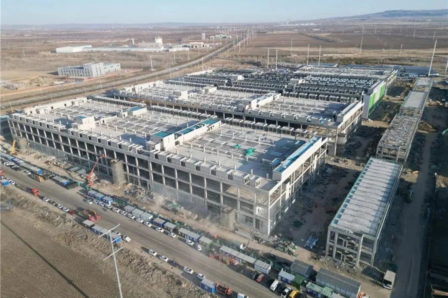 China está construyendo gigantescos centros de datos para inteligencia artificial en mitad del desierto. Su plan es convertir una región olvidada en el cerebro tecnológico del país