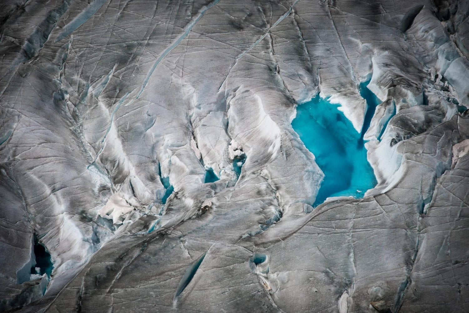 El deshielo de los Alpes está dejando al descubierto objetos imposibles de imaginar. Uno de ellos llevaba 2.500 años esperando entre las montañas
