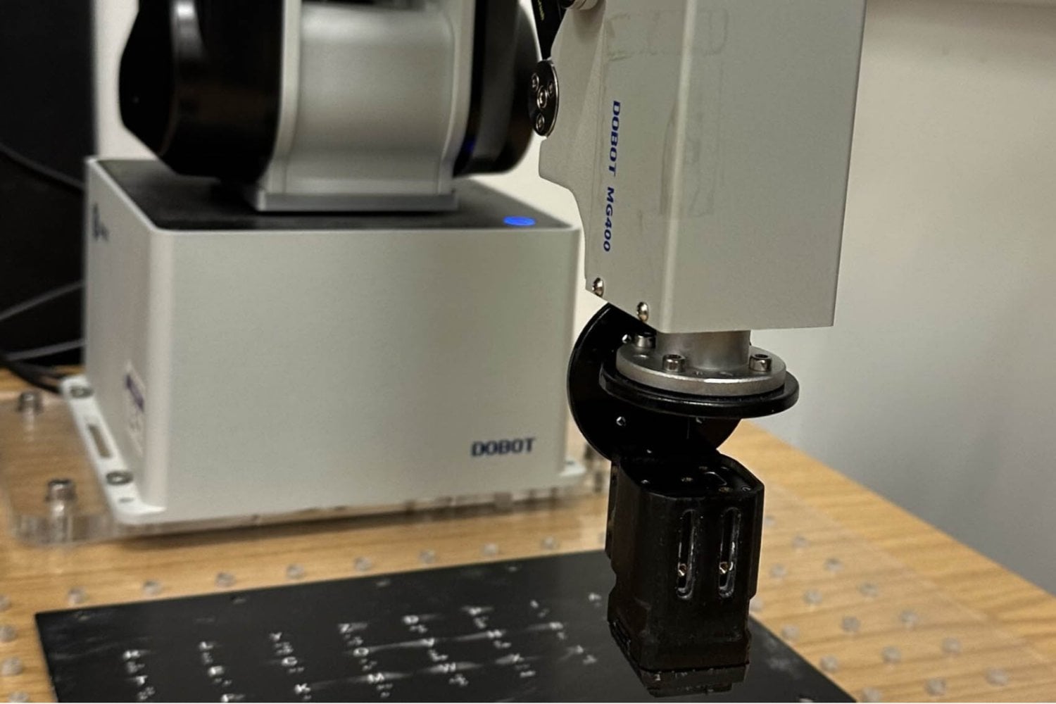 Científicos cultivaron pequeños cerebros humanos en un laboratorio y los conectaron a un sistema capaz de leer braille. El experimento consiguió algo que parecía ciencia ficción