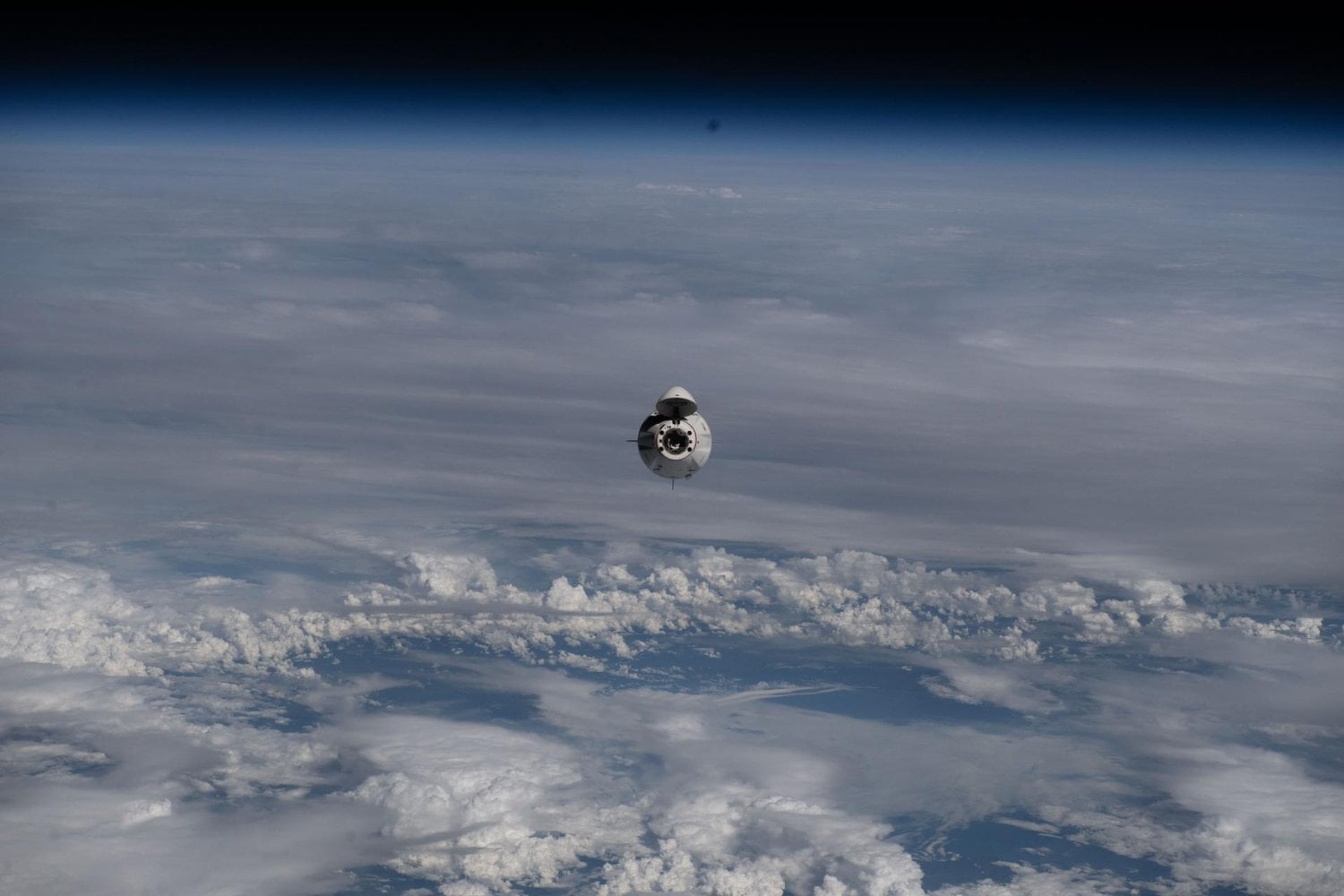 La Estación Espacial está a unos 400 km, pero llegar hasta ella puede llevar más de un día. SpaceX lo acaba de hacer en 7 horas y 55 minutos