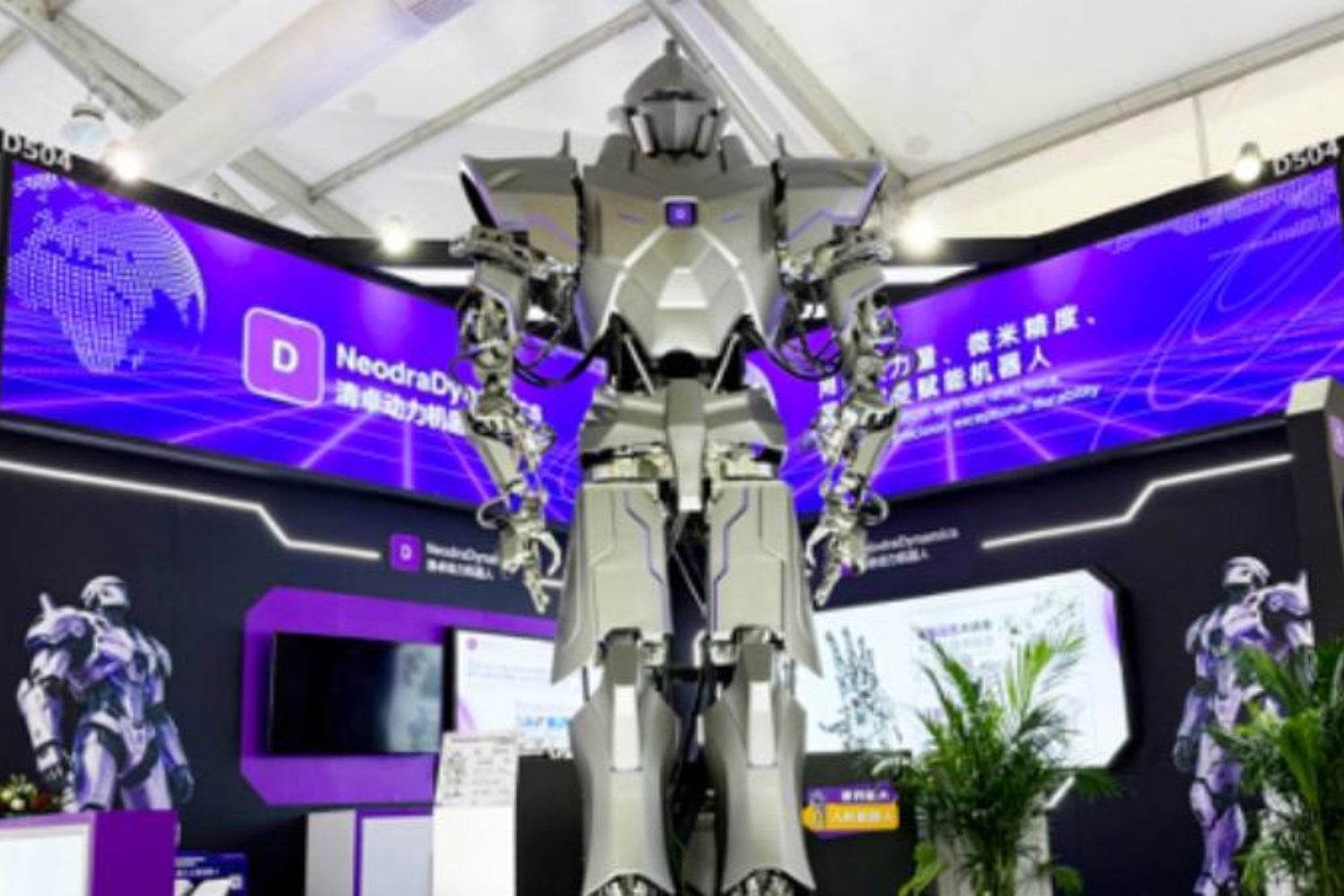 China acaba de presentar un robot de cuatro metros que parece salido de una película de ciencia ficción. Y promete una fuerza que pocos humanoides pueden igualar