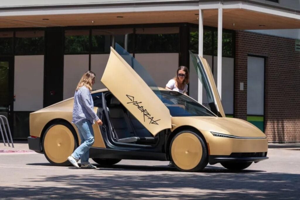 Elon Musk lleva años prometiendo que tu Tesla podrá ganar dinero mientras duermes. Ahora la compañía ha puesto una nueva fecha para hacerlo realidad
