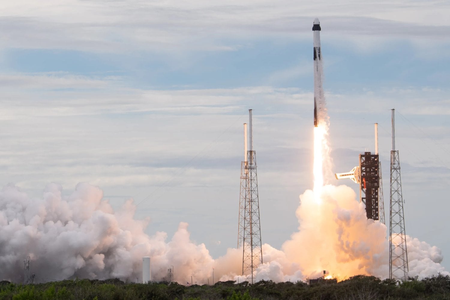 La Estación Espacial está a unos 400 km, pero llegar hasta ella puede llevar más de un día. SpaceX lo acaba de hacer en 7 horas y 55 minutos