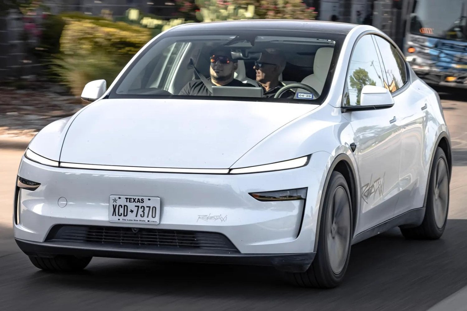 Elon Musk lleva años prometiendo que tu Tesla podrá ganar dinero mientras duermes. Ahora la compañía ha puesto una nueva fecha para hacerlo realidad